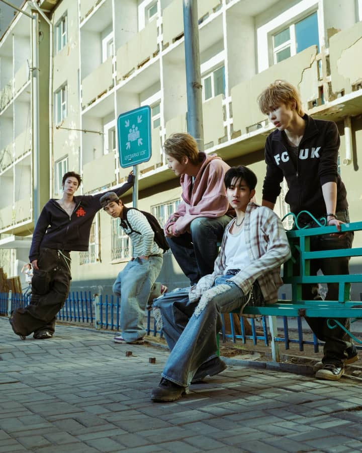 Discovery splash banner for WAYFBOYS | "WAYFBOYS OUT NOW"!!! Discord server